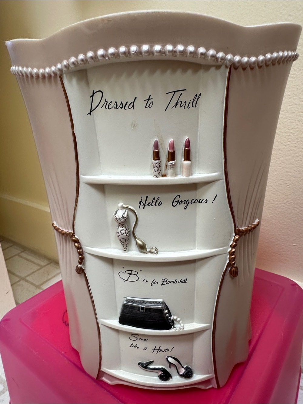 Dressed to Thrill Tiered Makeup Organizer in Pink and White